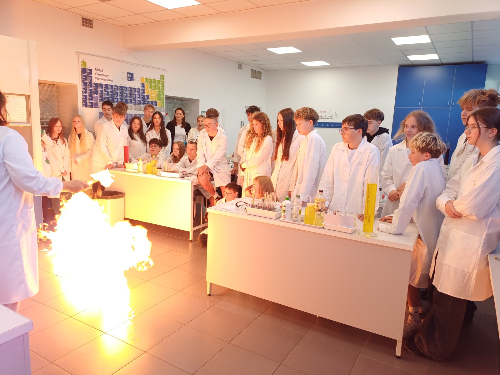 Chemia w praktyce – ósmoklasiści w laboratorium UMK